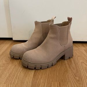 Women’s Chelsea Boots Size 7